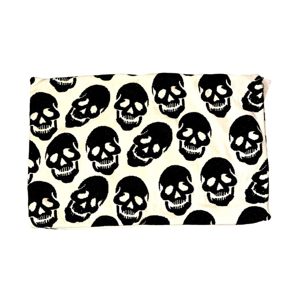 Mortar & Bone Skulls Pillow Cover 14” x 24” Ivory & Black Skeleton Halloween Fun - Picture 1 of 6